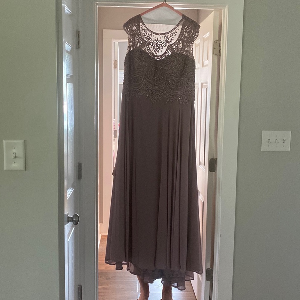 LA Merchandise Mother of the Groom Dress. Size 18. Worn once, dry cleaned.
